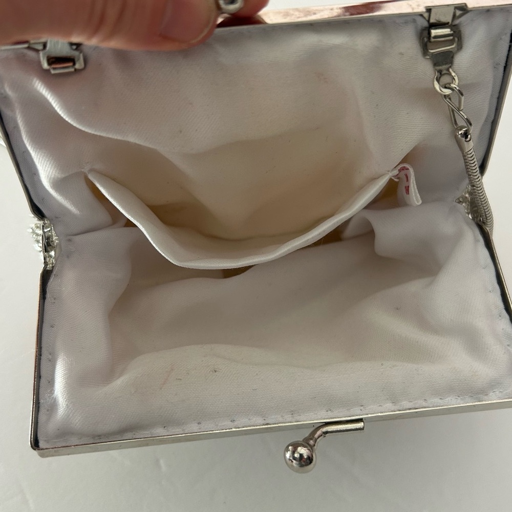 Handmade womens purse beaded shell scalloped bag with metal strap - Picture 5 of 9